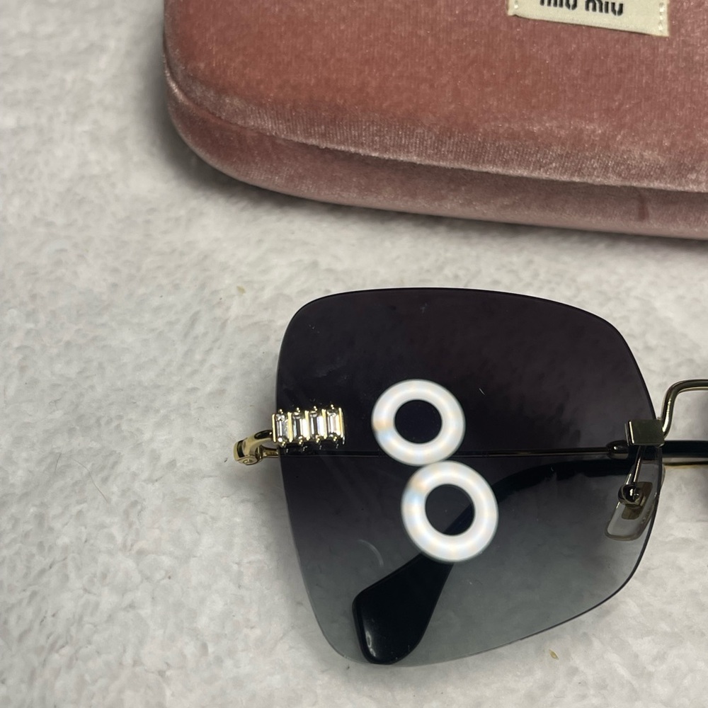 🕶️ Miu Miu Sunglasses 🕶️ - Picture 4 of 9